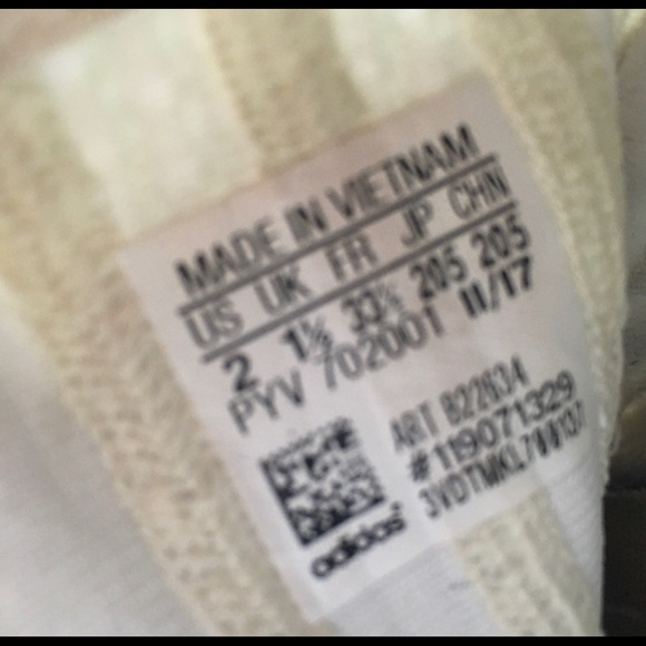 ADIDAS youth runners - Picture 5 of 5